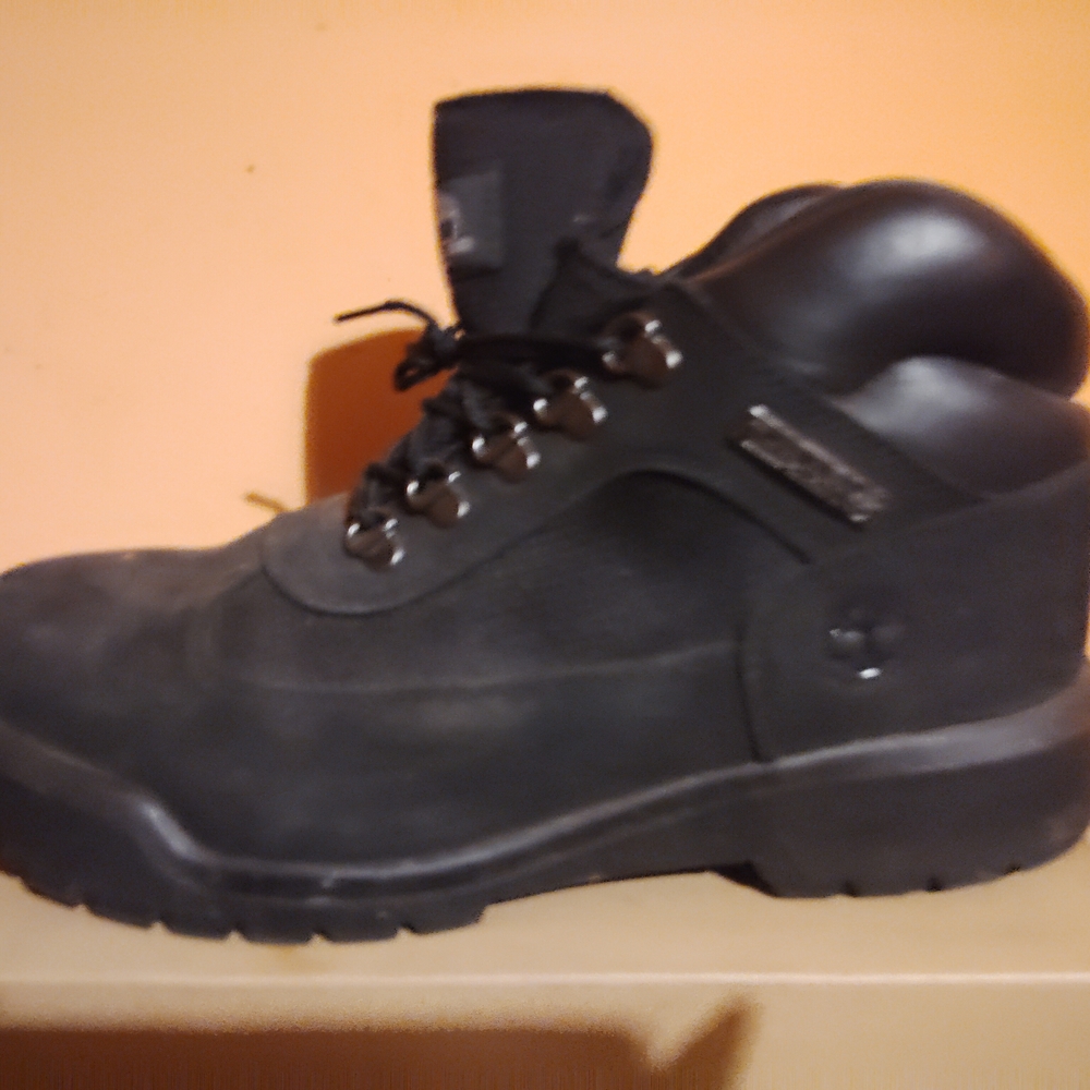 Hollister Black Boots with Durable Sole and Padded Collar